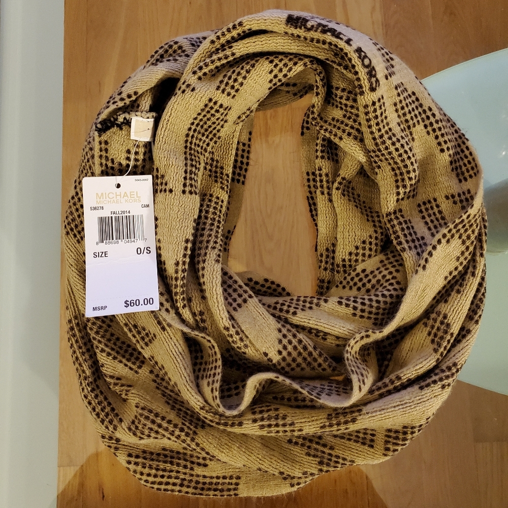 Brand New! MICHAEL Michael Kors Infinity Scarf 🧣